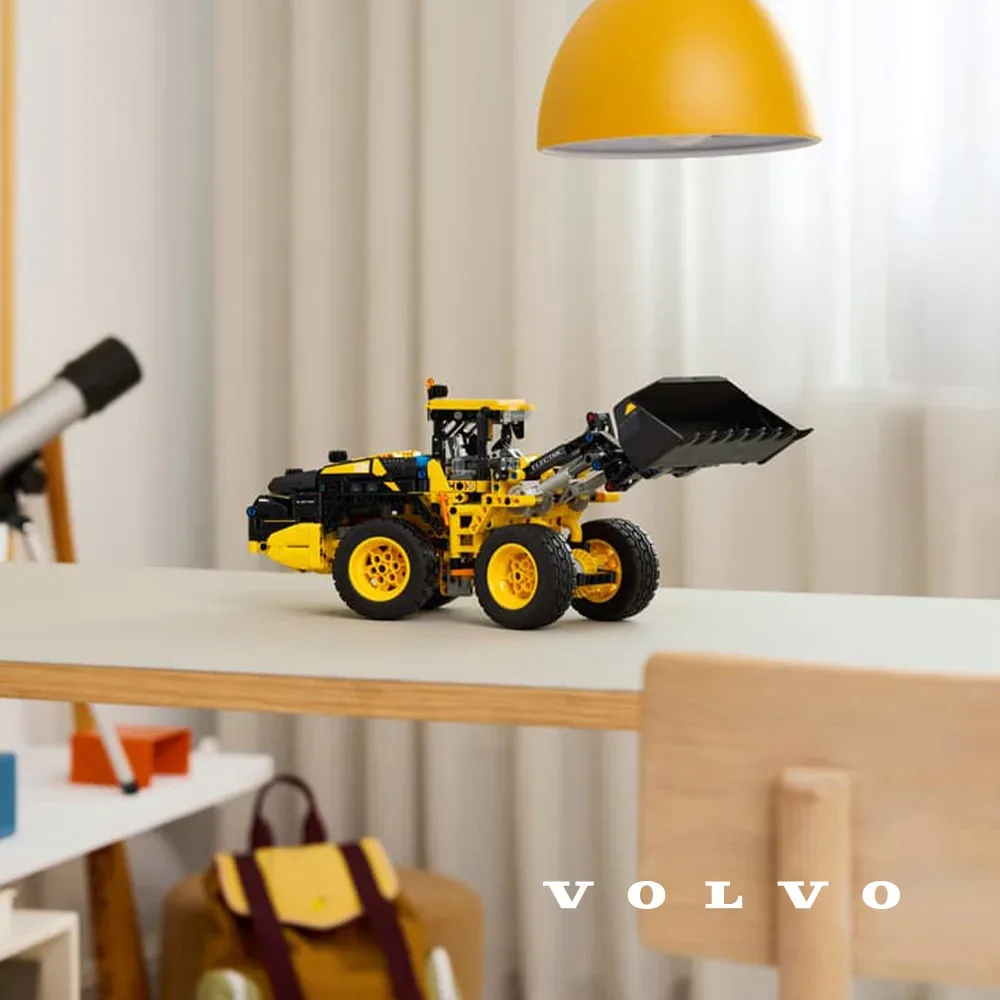 LEGO® Technic™ Volvo L120H Electric Wheel Loader - nr 1