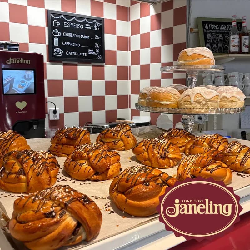 300 nybakade bullar från Janelings